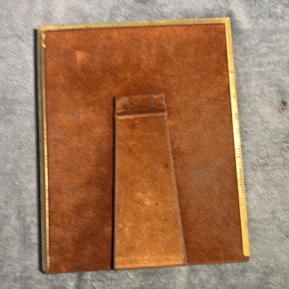 Set of two vintage 8 x 10 picture frames. - Picture 5 of 5